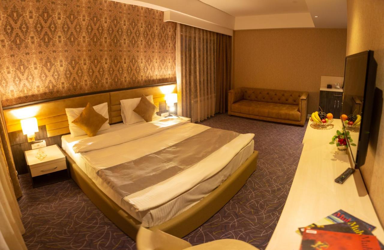 Otel Parkway &